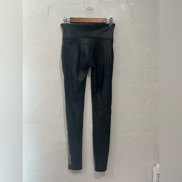 SPANX Faux Leather Liquid Leggings Medium - Picture 6 of 6